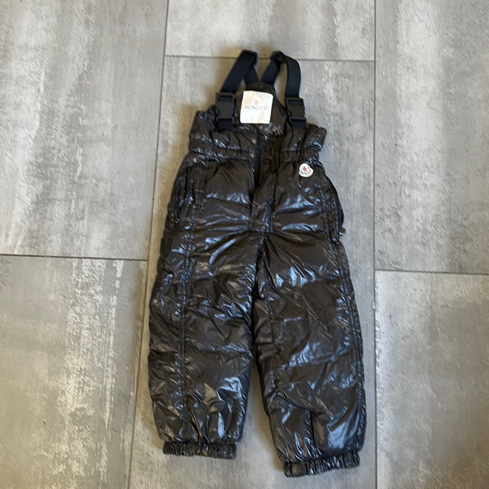Moncler black puffy ski bib with suspenders. Adjustable.